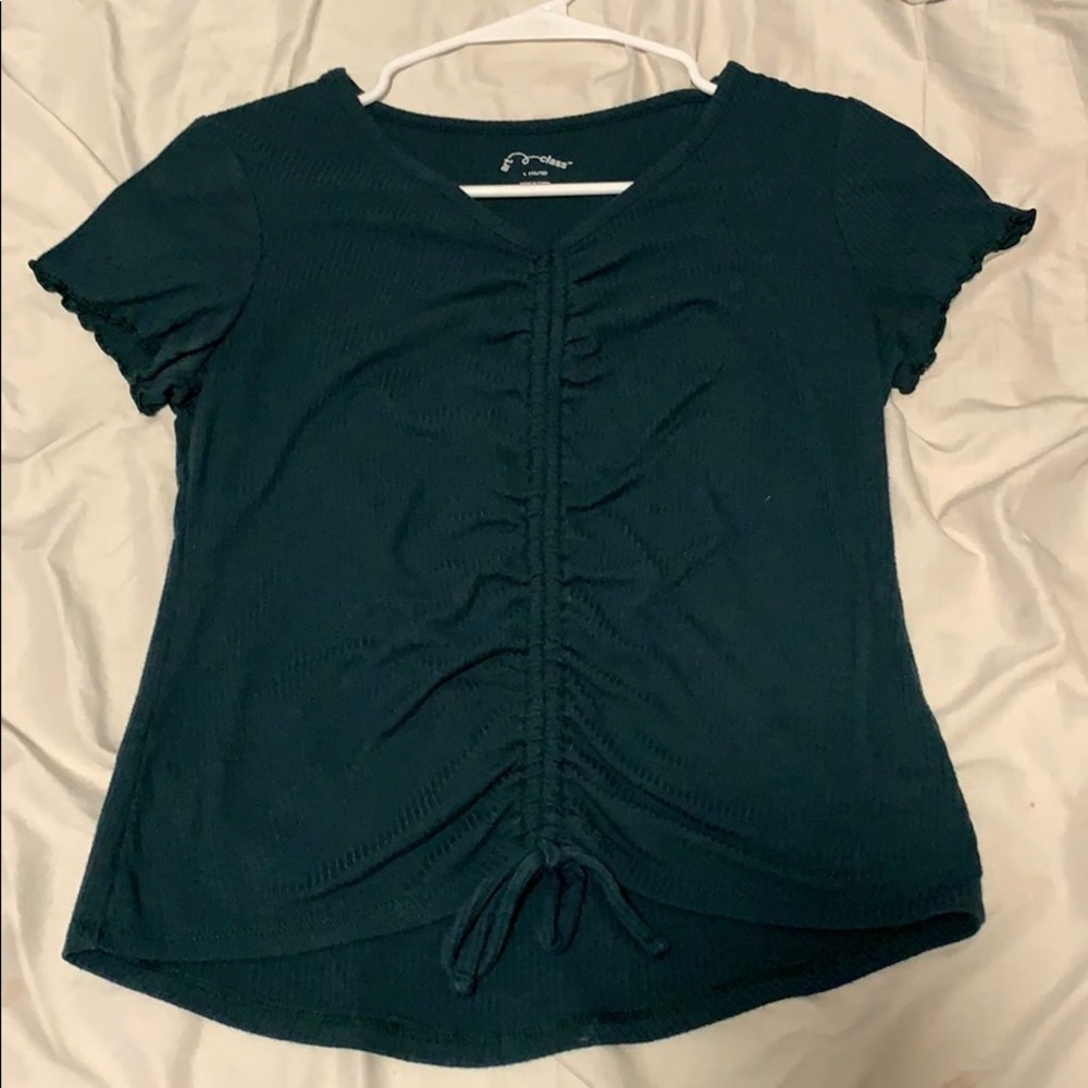 T-shirt with ruffles on the sleeves